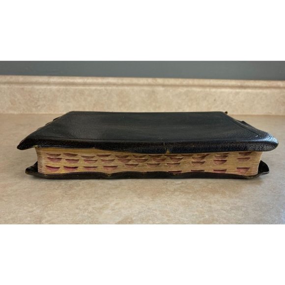 The New 1934 Chain Reference Bible Third Improved Edition King James Version - Picture 7 of 16